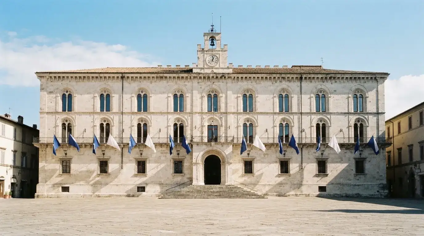 Palazzo istituzionale con bandiere al vento in una piazza soleggiata — big time gaming live casino italia